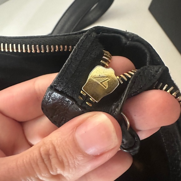 Vintage Chanel caviar shoulder bag with gold hardware - Picture 10 of 10